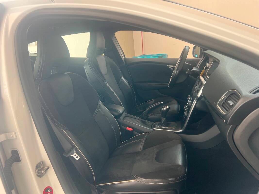 Volvo V40 2.0 d2 R-design