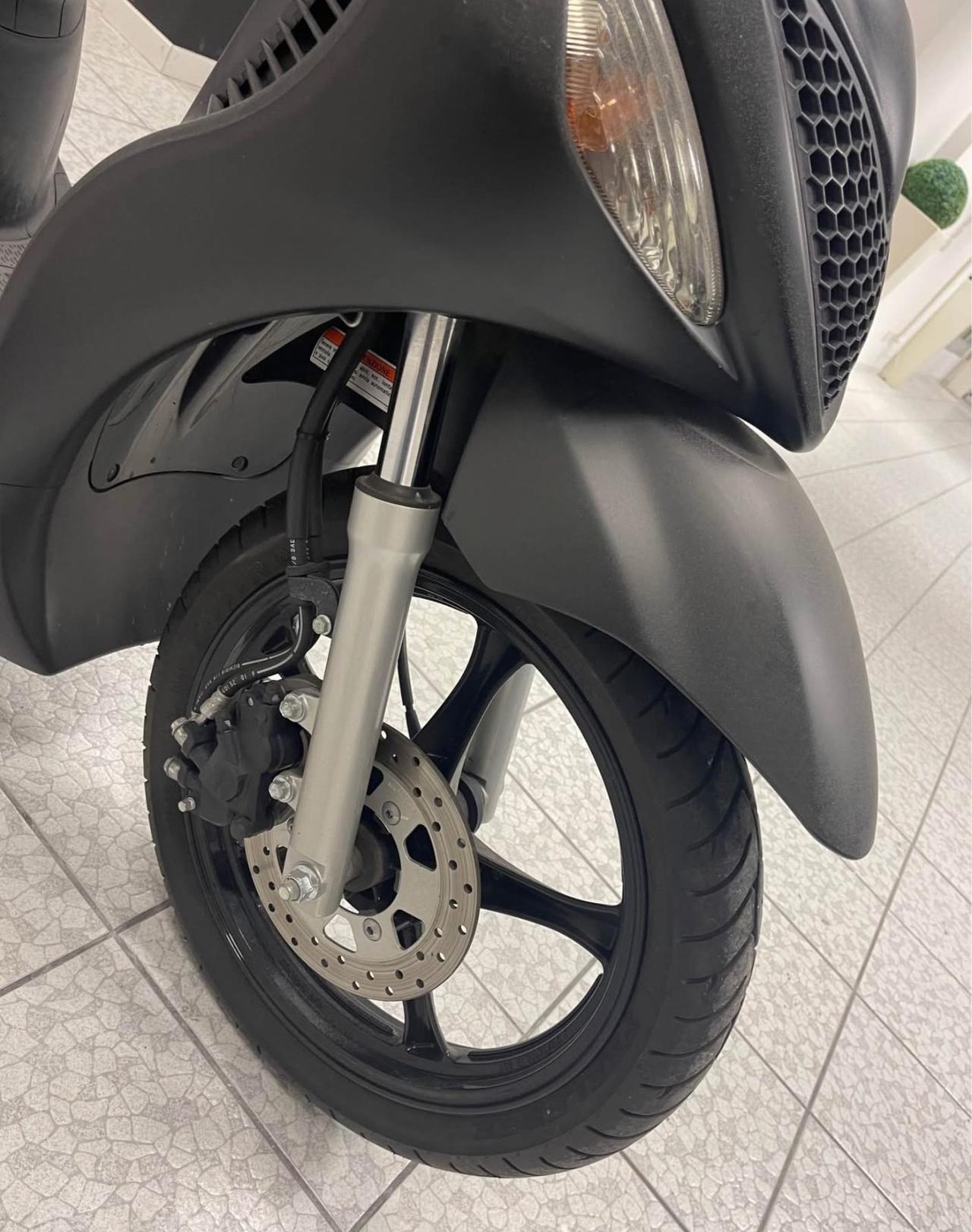 Suzuki Sixteen 150