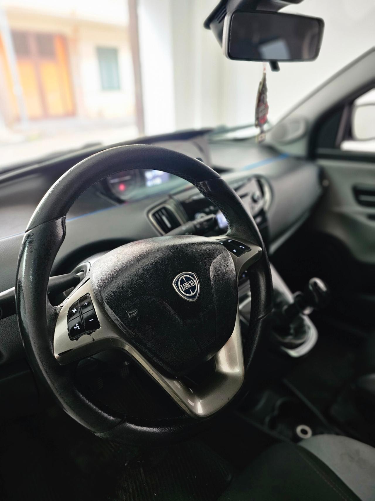 Lancia Ypsilon 1.2 69 CV 5 porte Platinum S&S