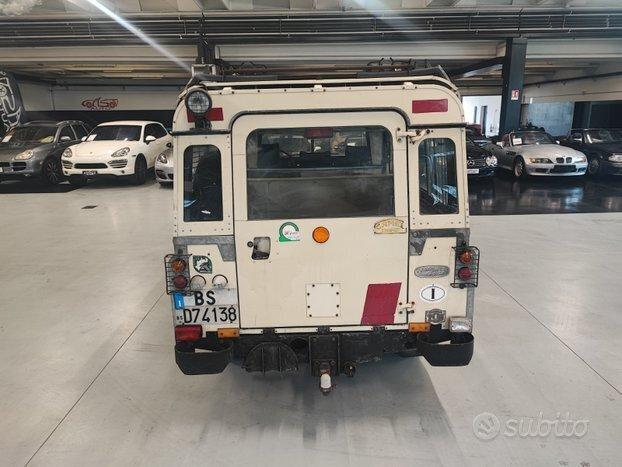 Land Rover Defender Autocarro