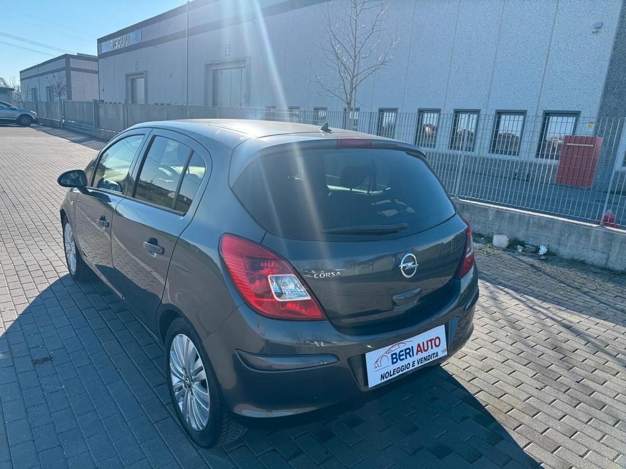 Opel Corsa 1.2 benzina 5 porte Cosmo