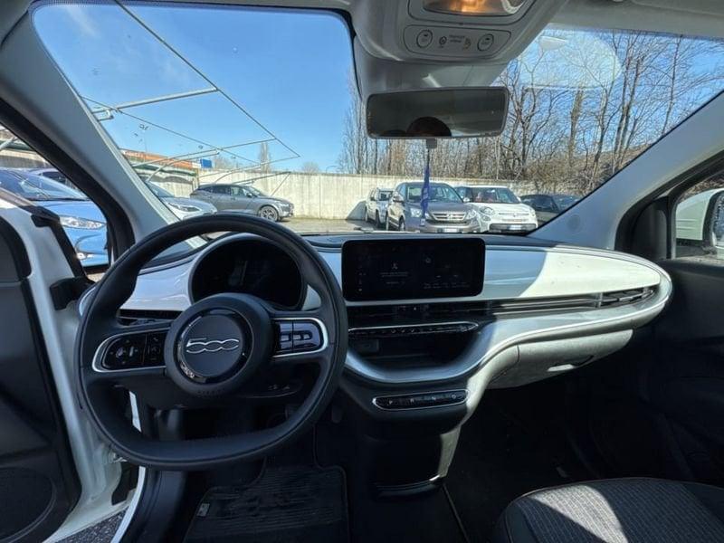 FIAT 500 500e 500E 3+1 42 KWH ICON +