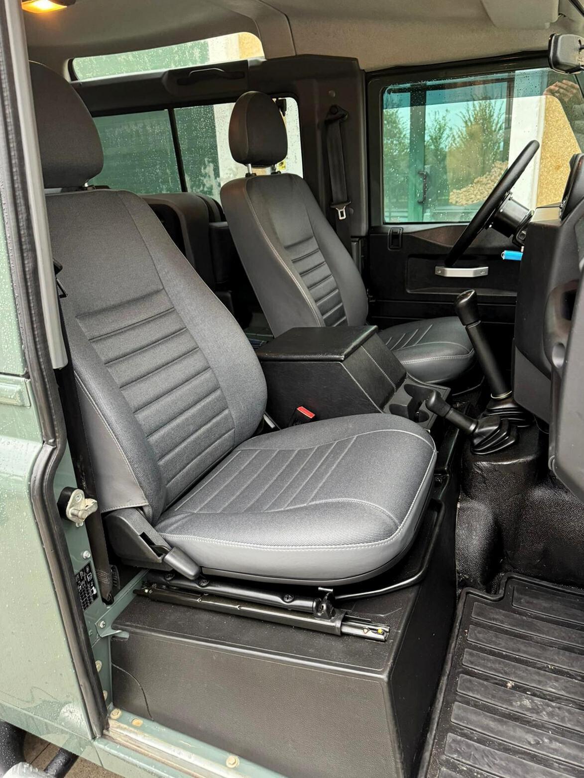 Land Rover Defender 90 2.2 TD4