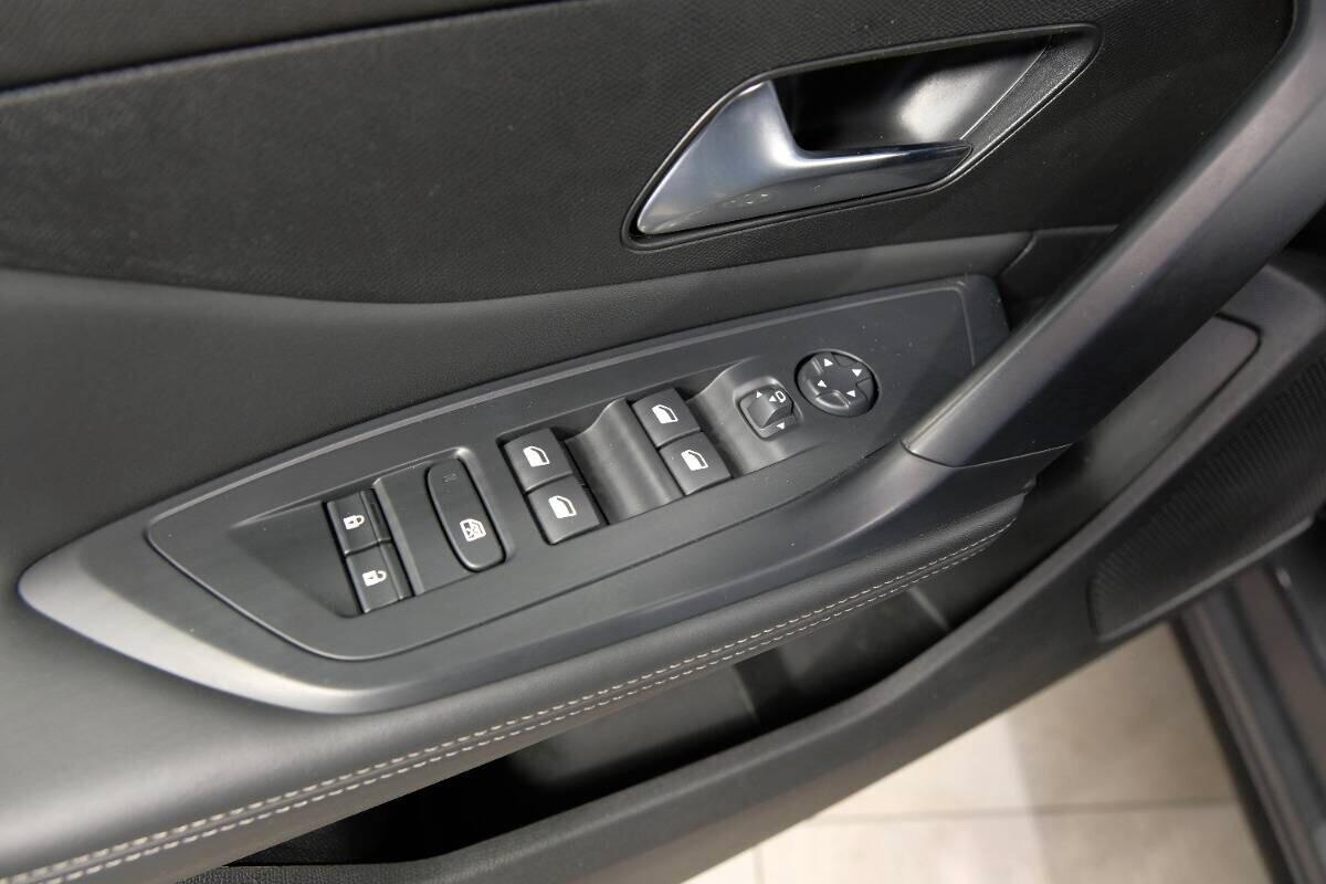 Peugeot 408 PureTech 130 S&S EAT8 Allure