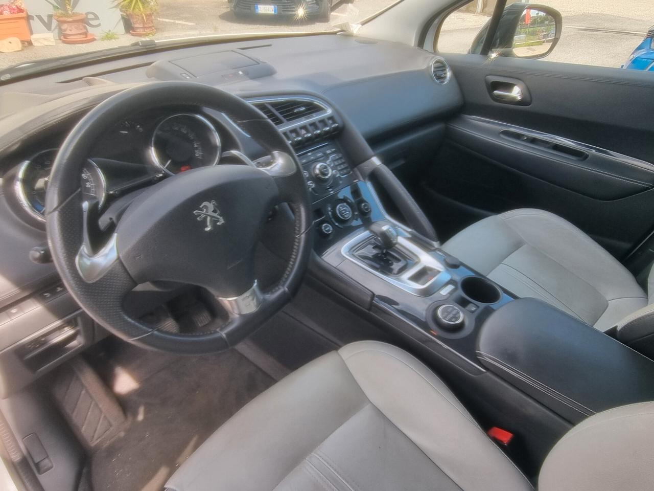 Peugeot 3008 HYbrid4 Outdoor Limitata