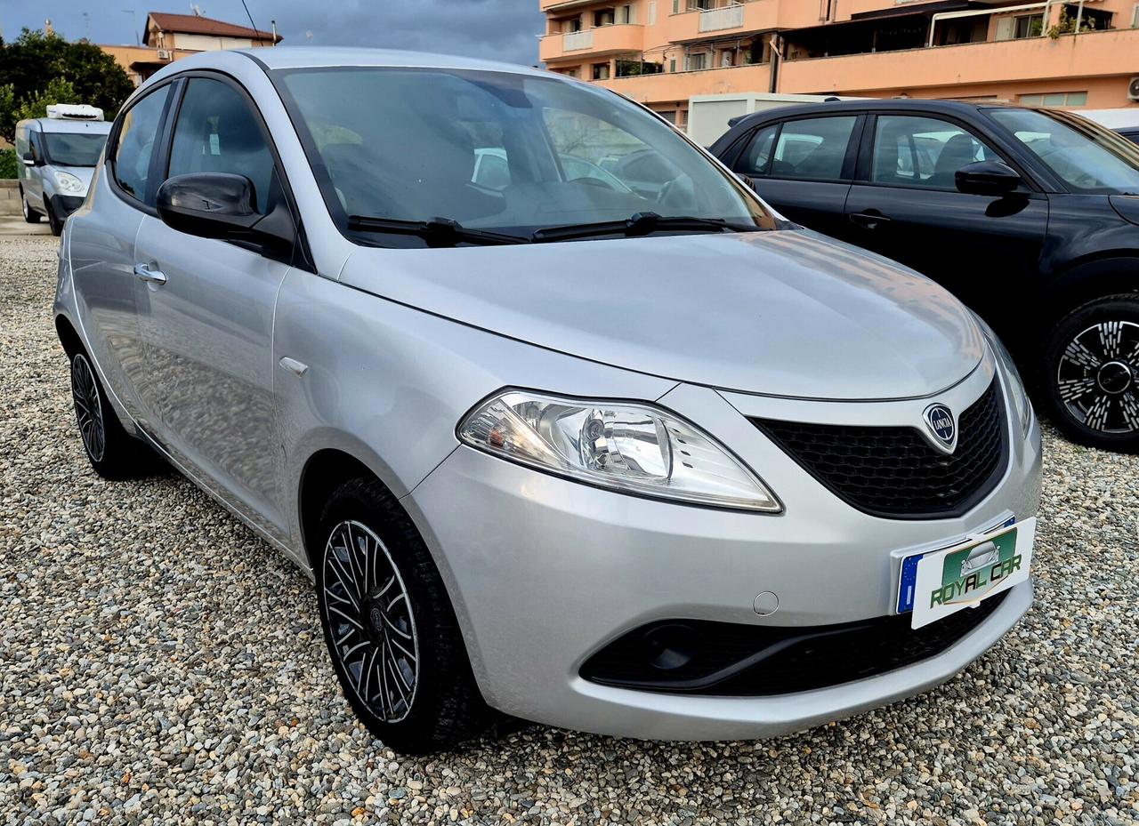 Lancia Ypsilon 1.2 69 CV 5 porte neopatentati