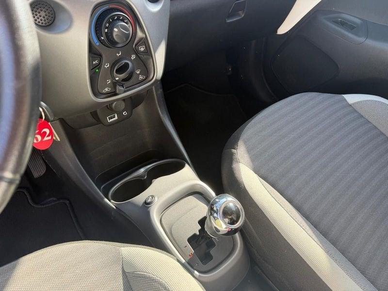 Toyota Aygo 1.0 VVT-i x-play MMT Automatica! RETROCAMERA