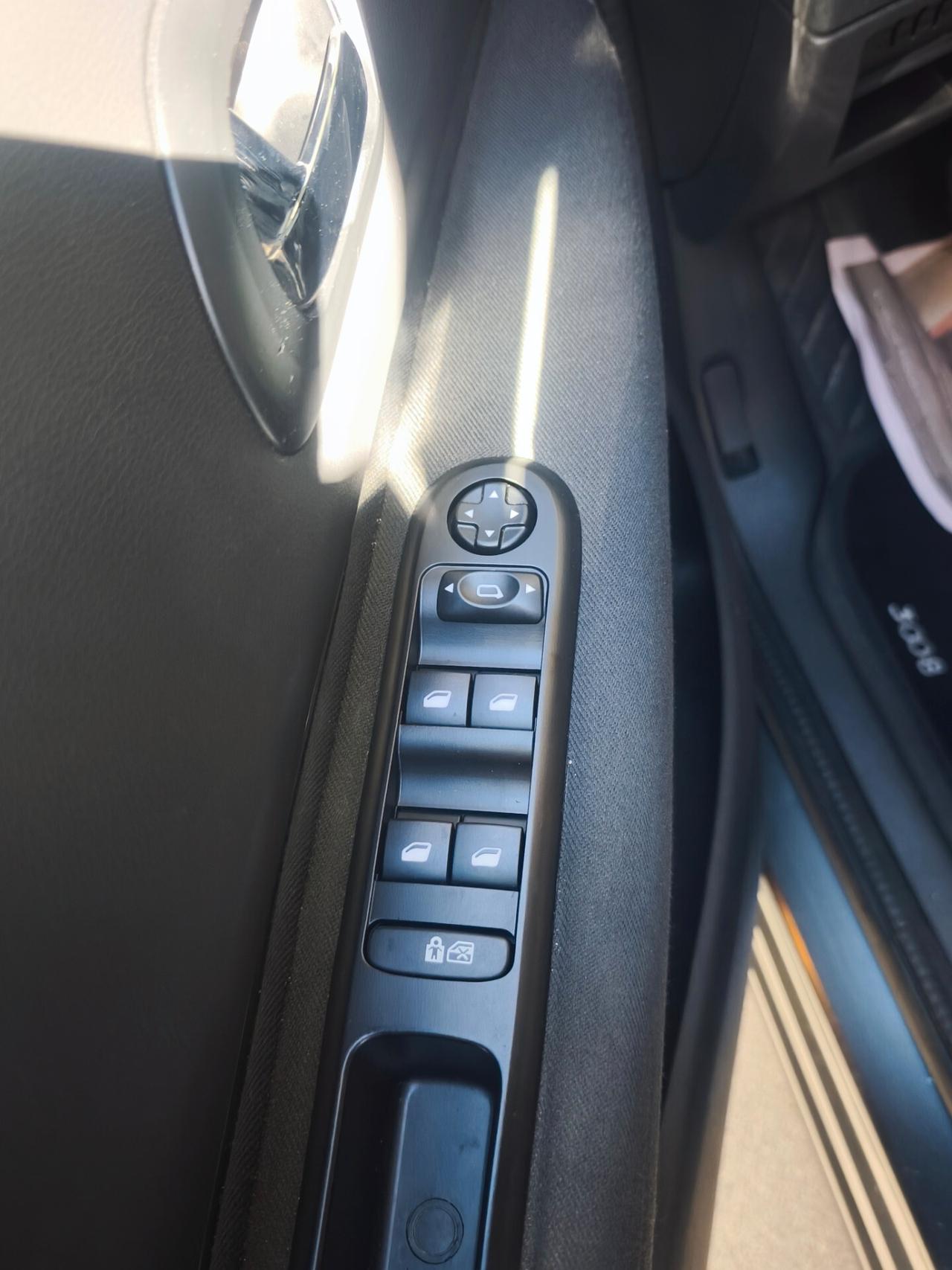 Peugeot 3008 1.6 HDi 115CV Allure 2014