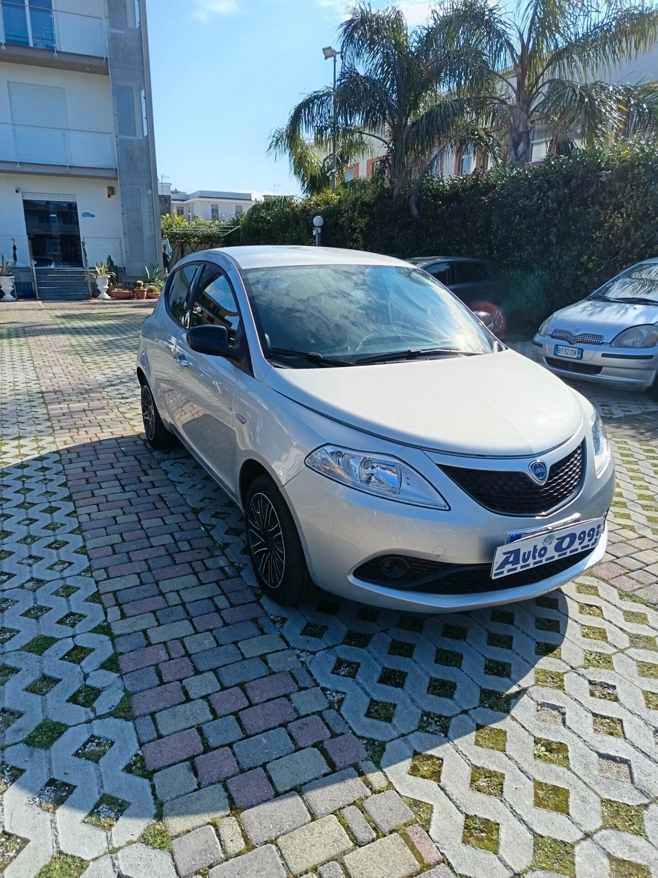 Lancia Ypsilon 1.2 69 CV 5 porte S&S Gold