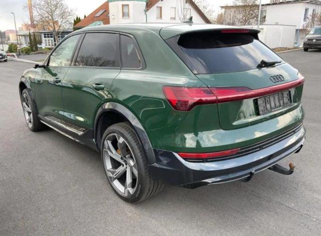 AUDI e-tron S