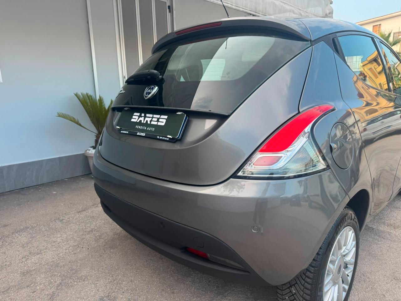 Lancia Ypsilon 0.9 TwinAir 85 CV 5 porte Metano Ecochic Elefantino