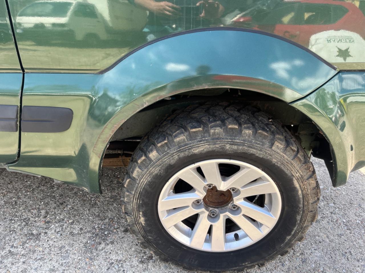 Suzuki Jimny 1.3i 16V sinistrato