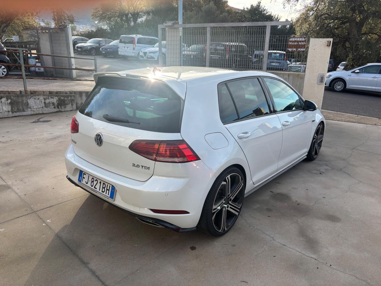 Volkswagen Golf 2.0 TDI 5p. R Line