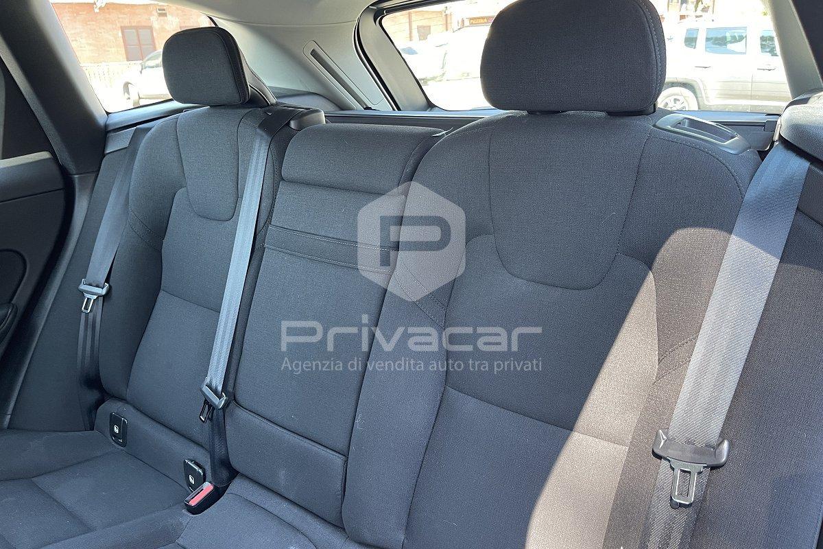 VOLVO XC60 B4 (d) Geartronic Momentum Pro