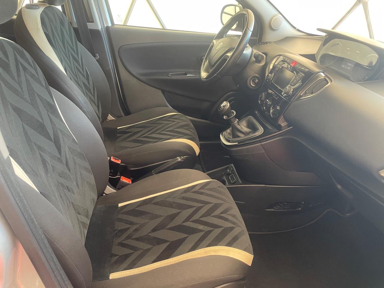 Lancia Ypsilon 1.2 69 CV 5 porte Silver