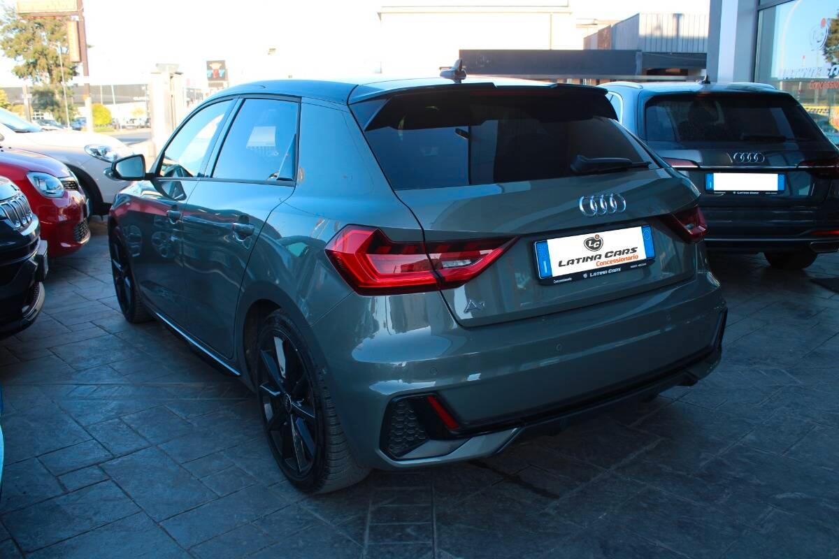 Audi A1 25 1.0 tfsi Identity Black s-tronic con CarPlay