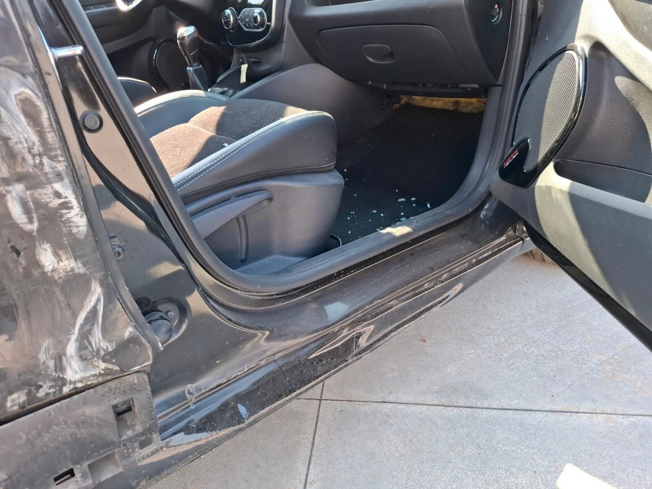 Renault Clio 1.5 dCi 90CV - SINISTRATA