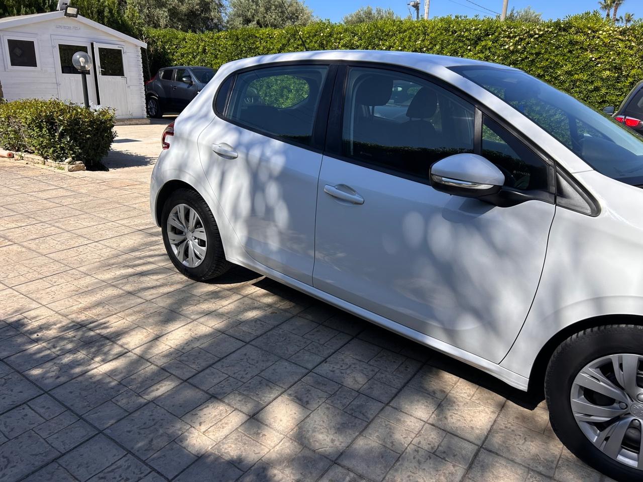 Peugeot 208 1.4 HDi 68 CV 5 porte Access