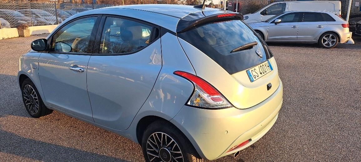 Lancia Ypsilon 1.0 FireFly 5 porte S&S Hybrid Platino