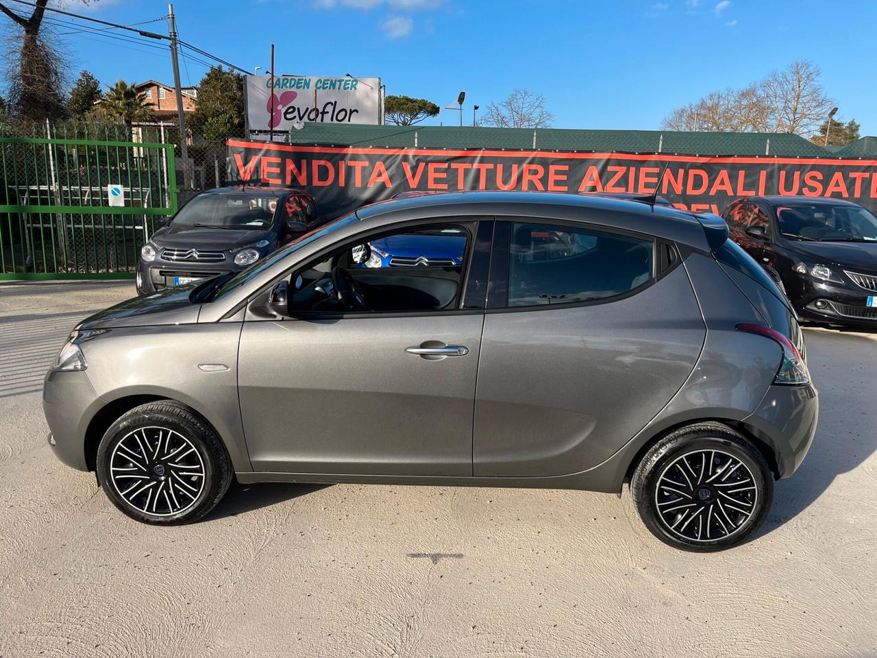 Lancia Ypsilon 1.0 FireFly 5 porte S&S Hybrid Oro