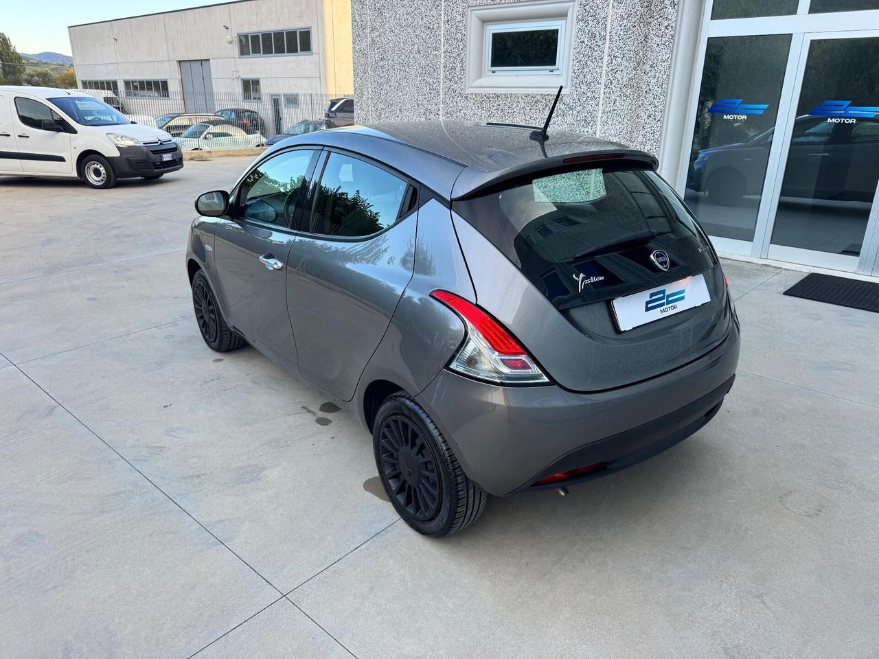 Ypsilon 1.0 FireFly 5 porte S&S Hybrid Silver