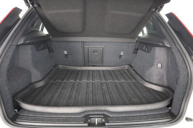 VOLVO XC40 XC40 T2 Geartronic Momentum Pro