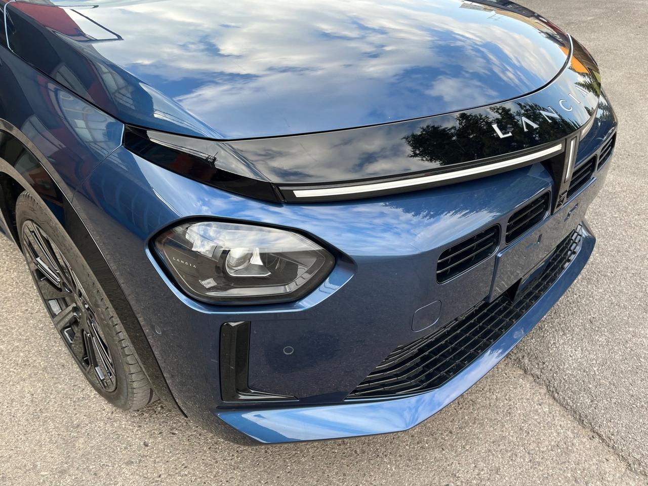 Lancia Ypsilon Hybrid DCT Edizione Cassina-Km17500-