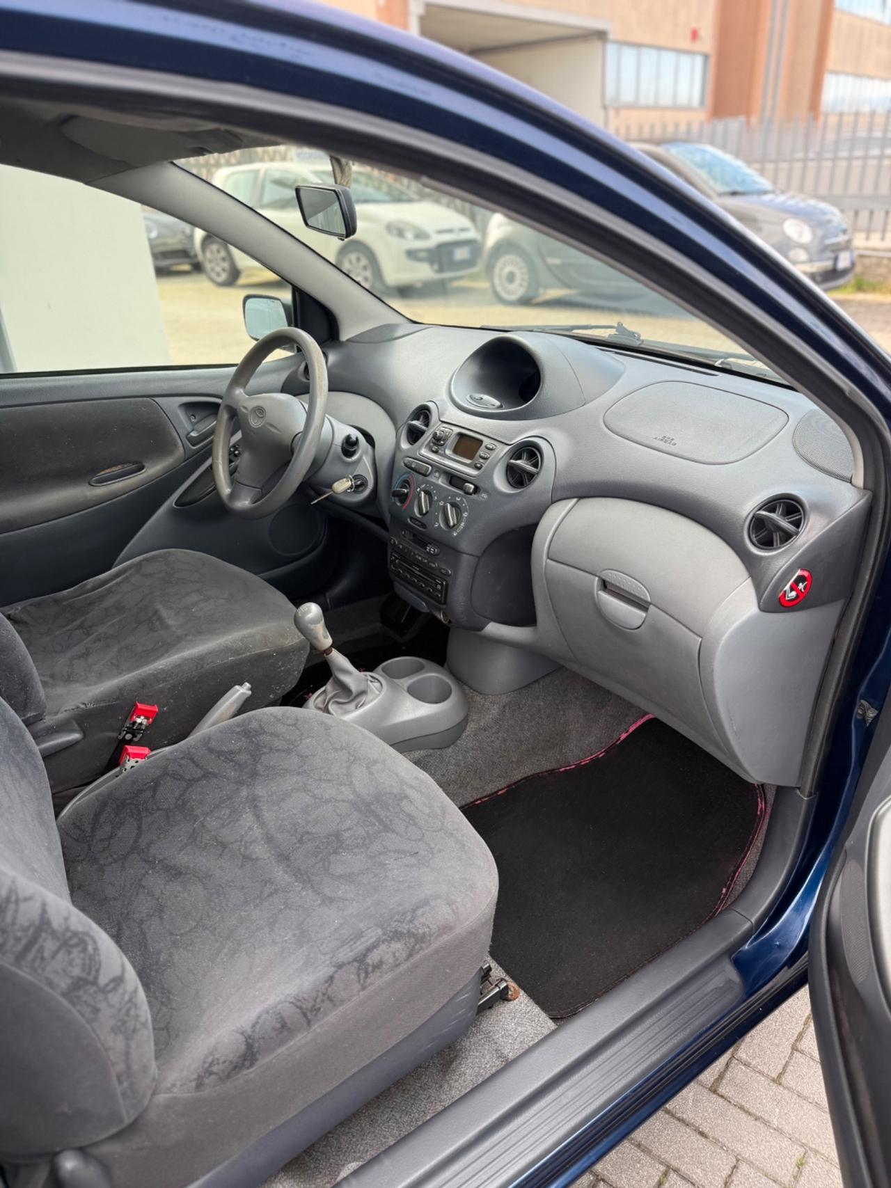 Toyota Yaris 1.0i 16V cat 3 porte Sol