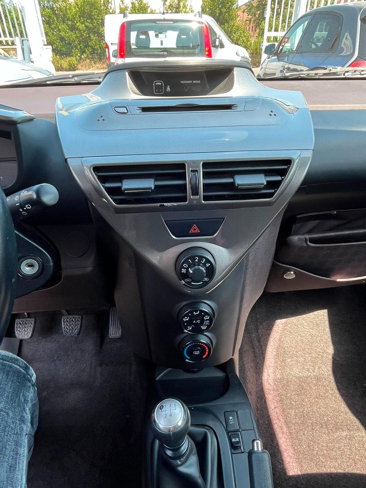 Toyota iQ 1.0 Sol