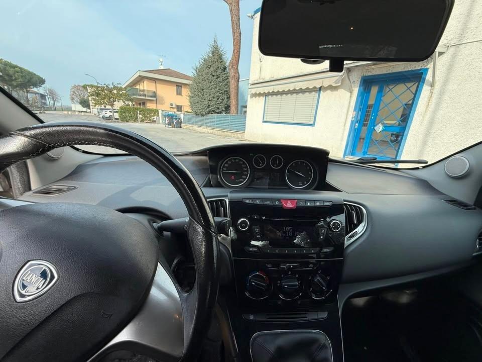 Lancia Ypsilon 0.9 TwinAir 85 CV 5 porte Metano Ecochic Gold