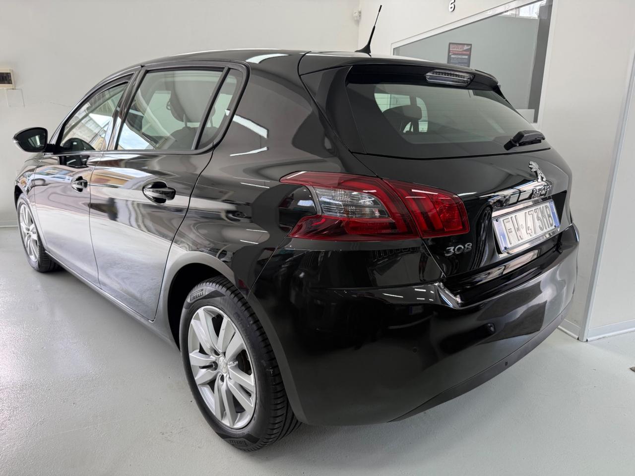 Peugeot 308 1.5 BlueHDi 130 Business