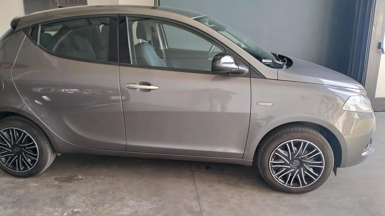 Fiat 500 1.0 Hybrid Lancia ypsilon 1.0 Hybrid
