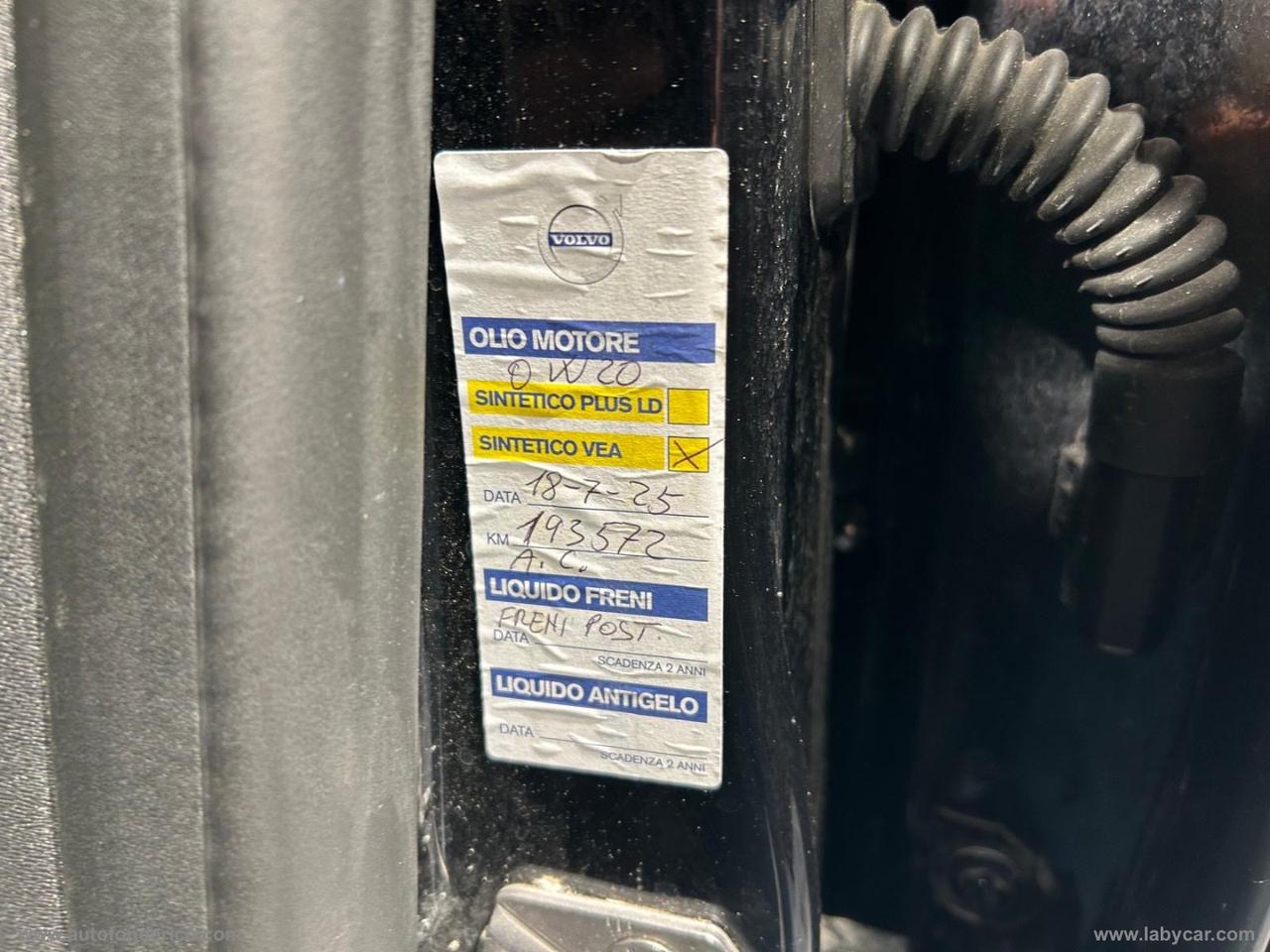 VOLVO XC60 D4 R-design Momentum