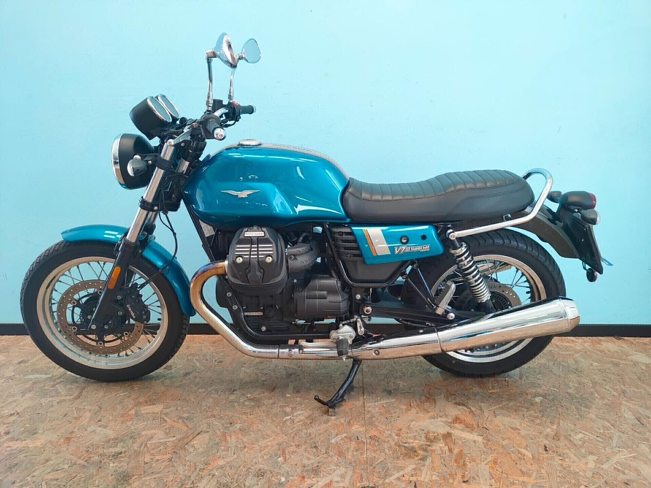 Moto Guzzi V7 III Custom: Eleganza e Performnce