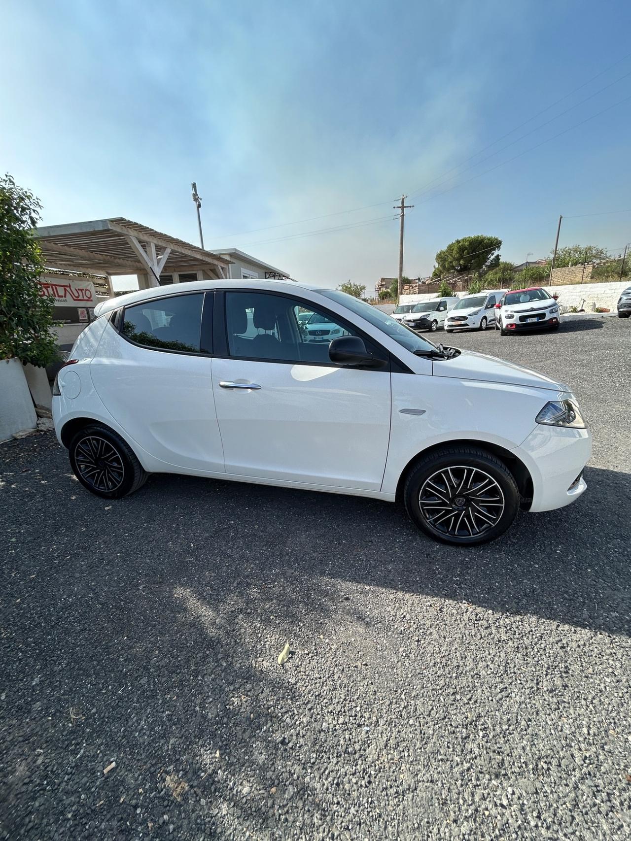 Lancia Ypsilon 1.0 FireFly 5 porte S&S Hybrid Ecochic Gold