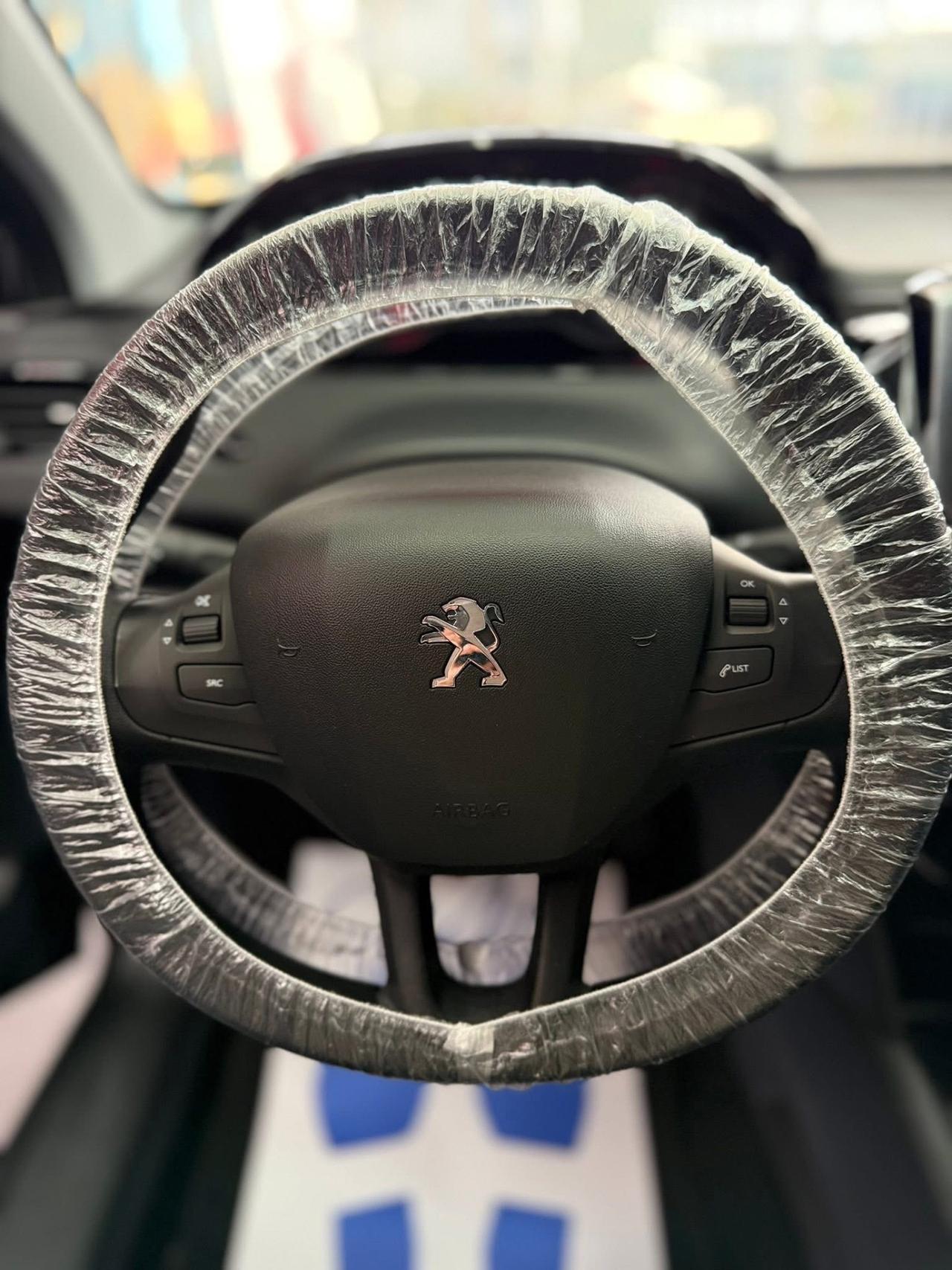 Peugeot 208 1.2 Benzina 82 cv 9556 KM UNICA