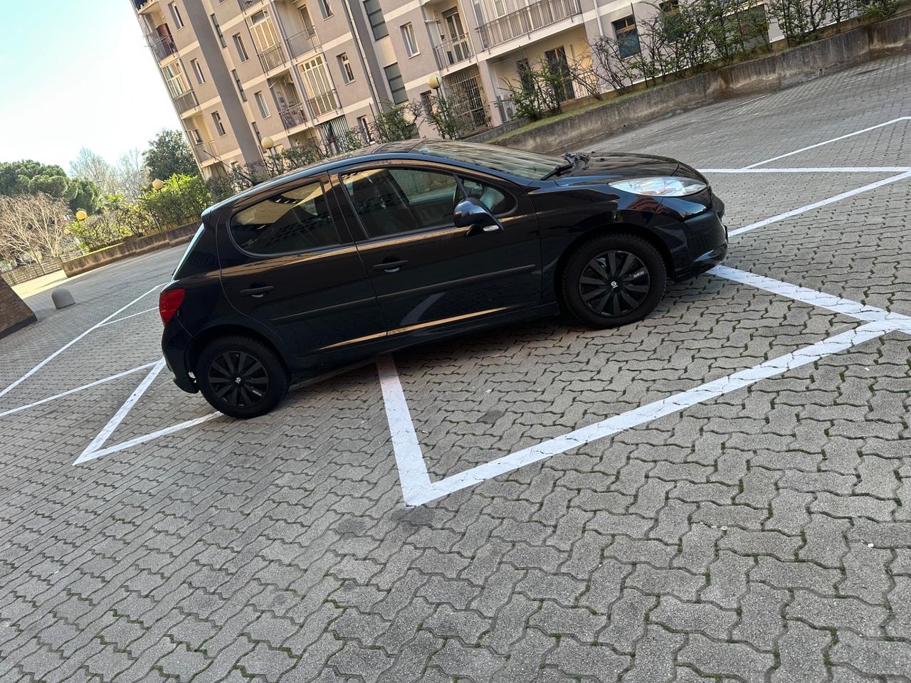 Peugeot 207 1.4 8V 75CV 5p. ONE Line