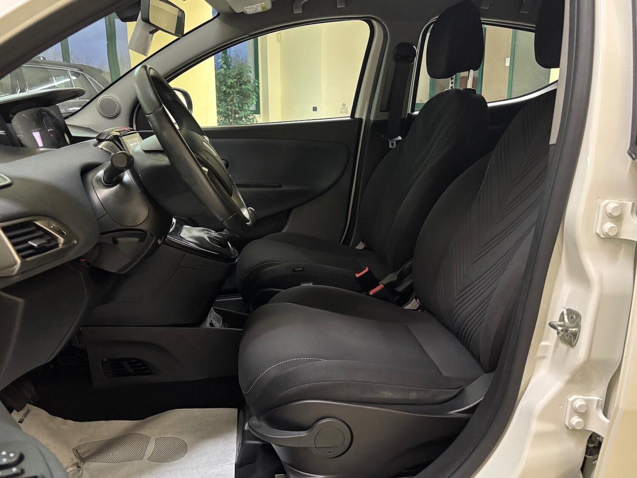 Lancia Ypsilon 1.0 FIREFLY 70CV S&S HYBRID GOLD