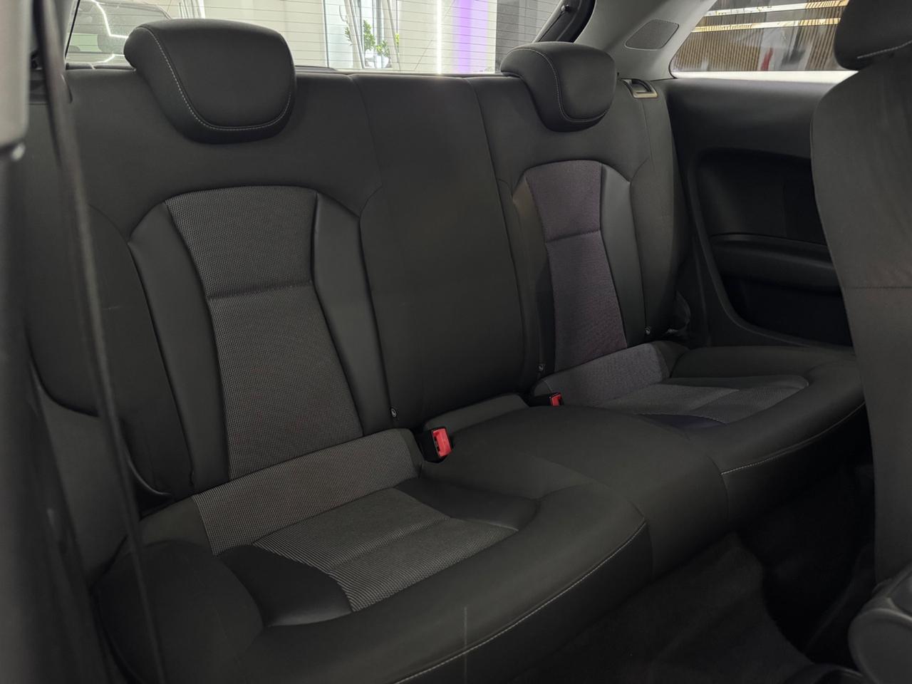 Audi A1 1.6 TDI 105 CV S-line Full Optional