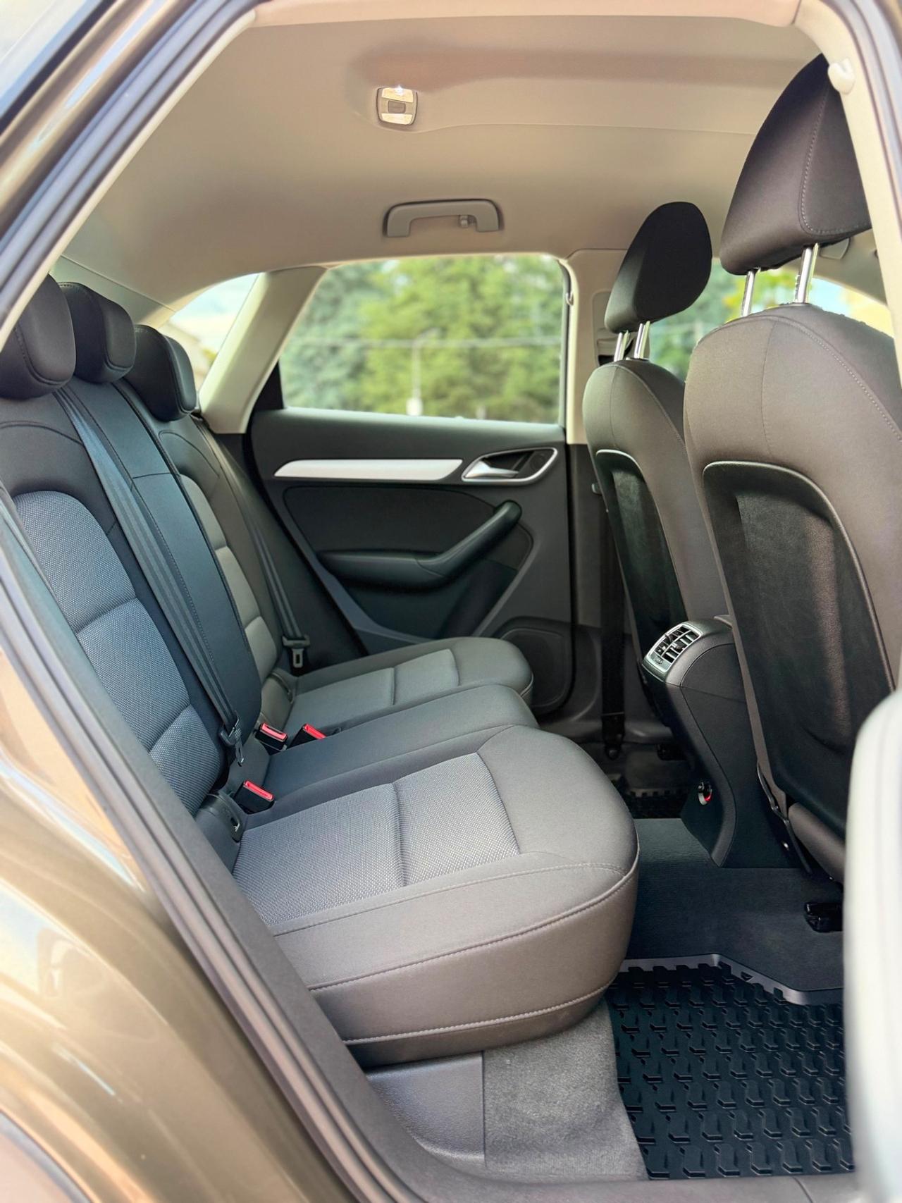 Audi Q3 2.0 TDI 120 CV Business