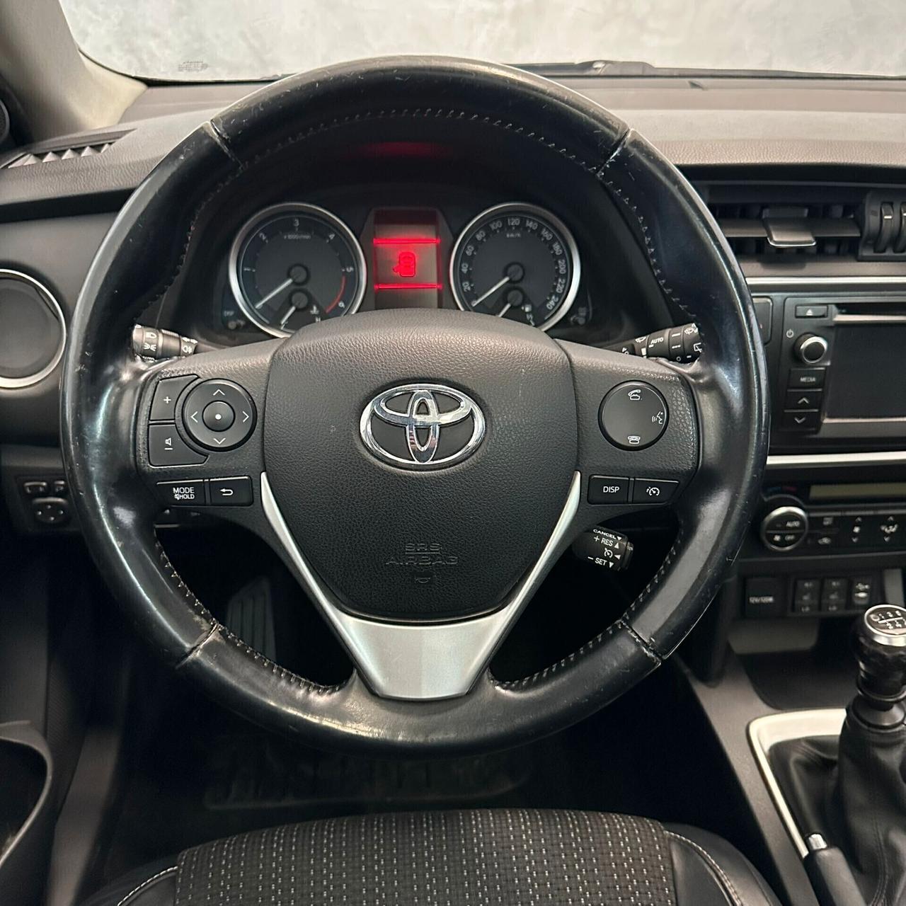 Toyota Auris 2.0 D-4D Lounge