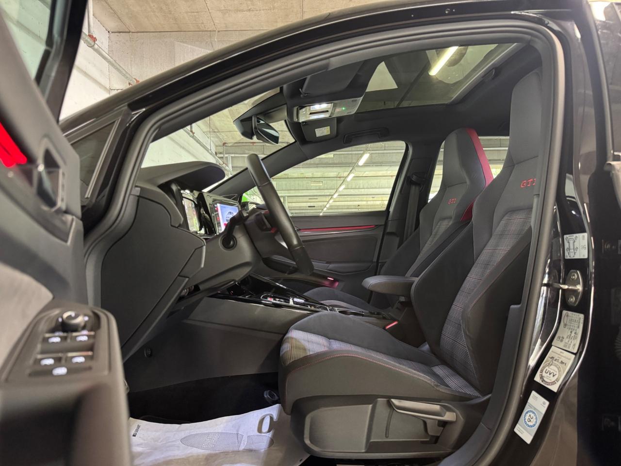 Volkswagen Golf GTI 2.0 TSI DSG PANO/DCC/MATRIX