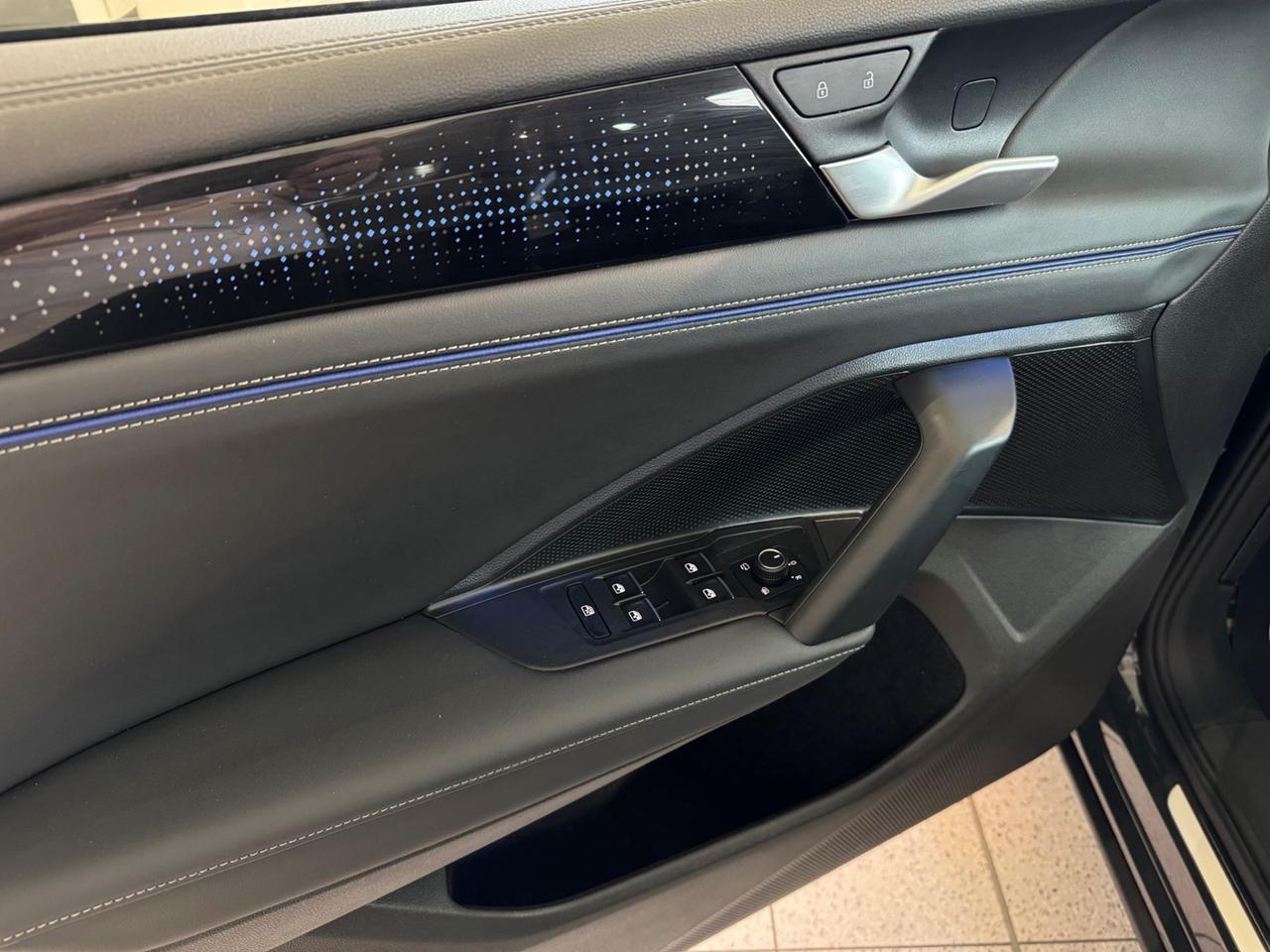 VOLKSWAGEN Tiguan III 2024 1.5 etsi R-Line 150cv dsg - SED. MASSAGGIANTI!
