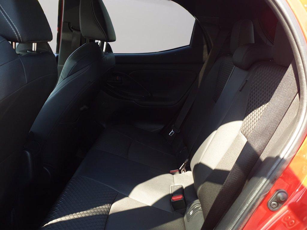 TOYOTA Yaris 1.5h lounge del 2022