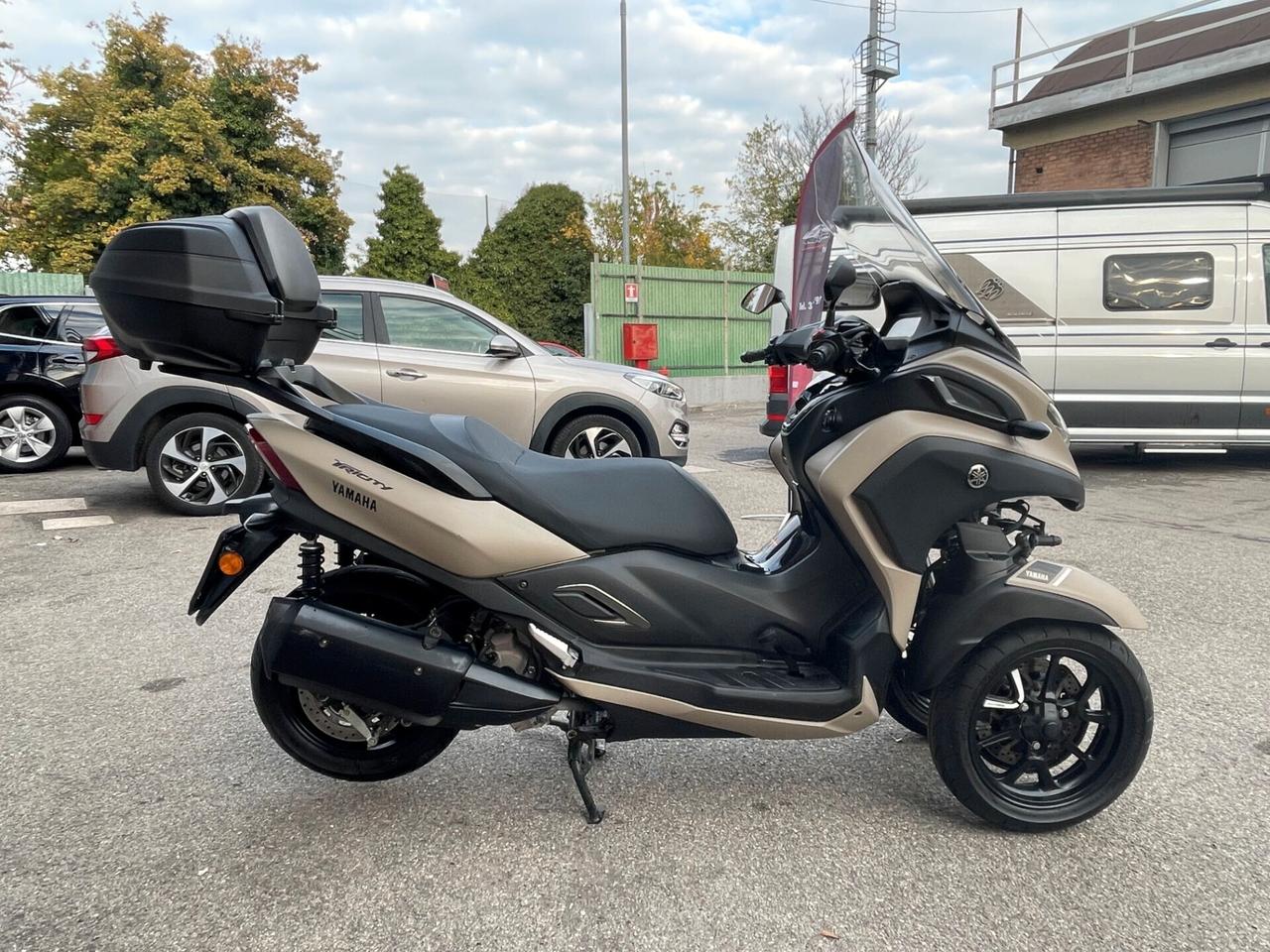 Yamaha Tricity 300- SOLO 7000 KM