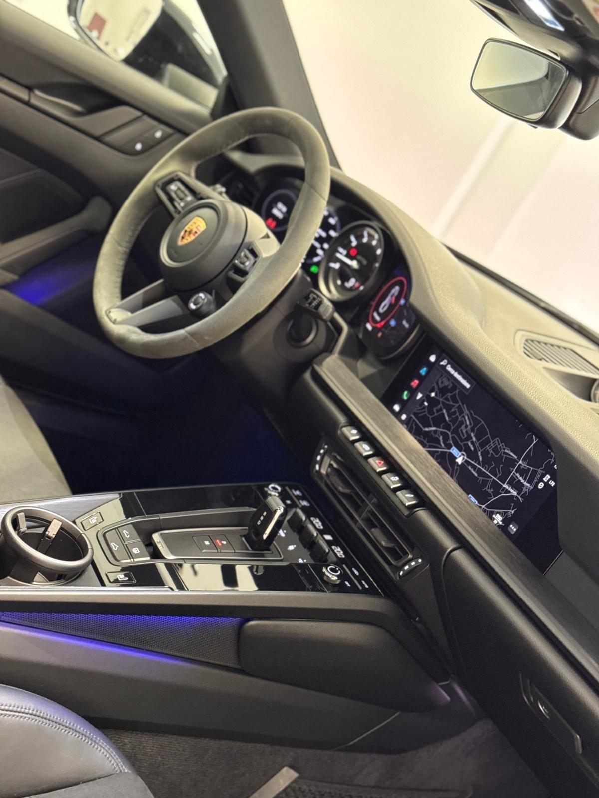 Porsche 911 Carrera 4 GTS