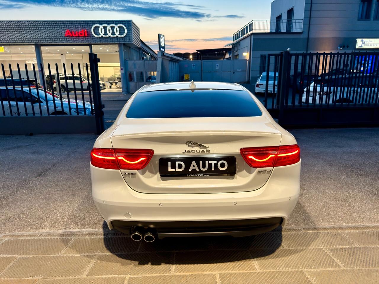 Jaguar XE 2.0 D Turbo R-Sport