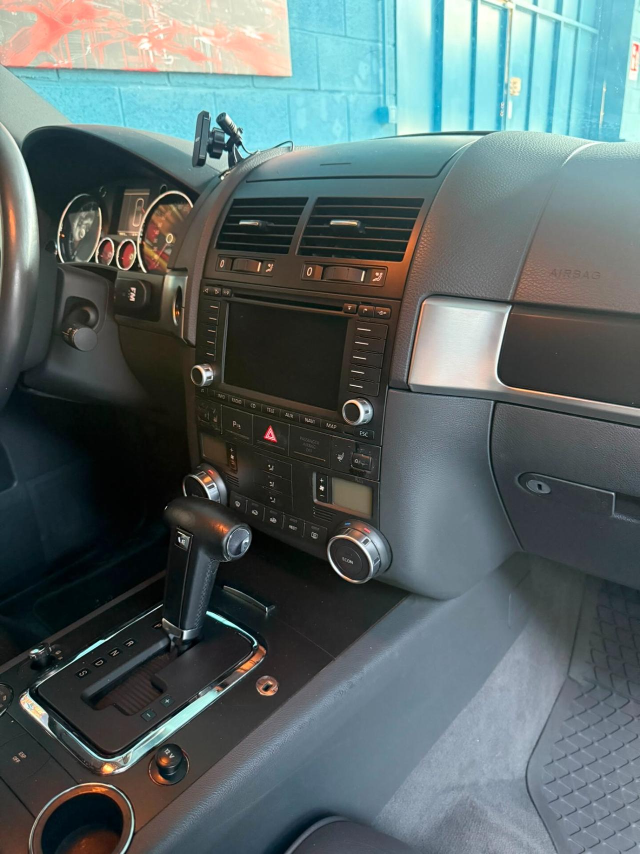 TOUAREG 4.2 V8 GANGIO 3500KG ASI IVA ESPOSTA DISTRIBUZIONE ESEGUITA E CERTIFICATA