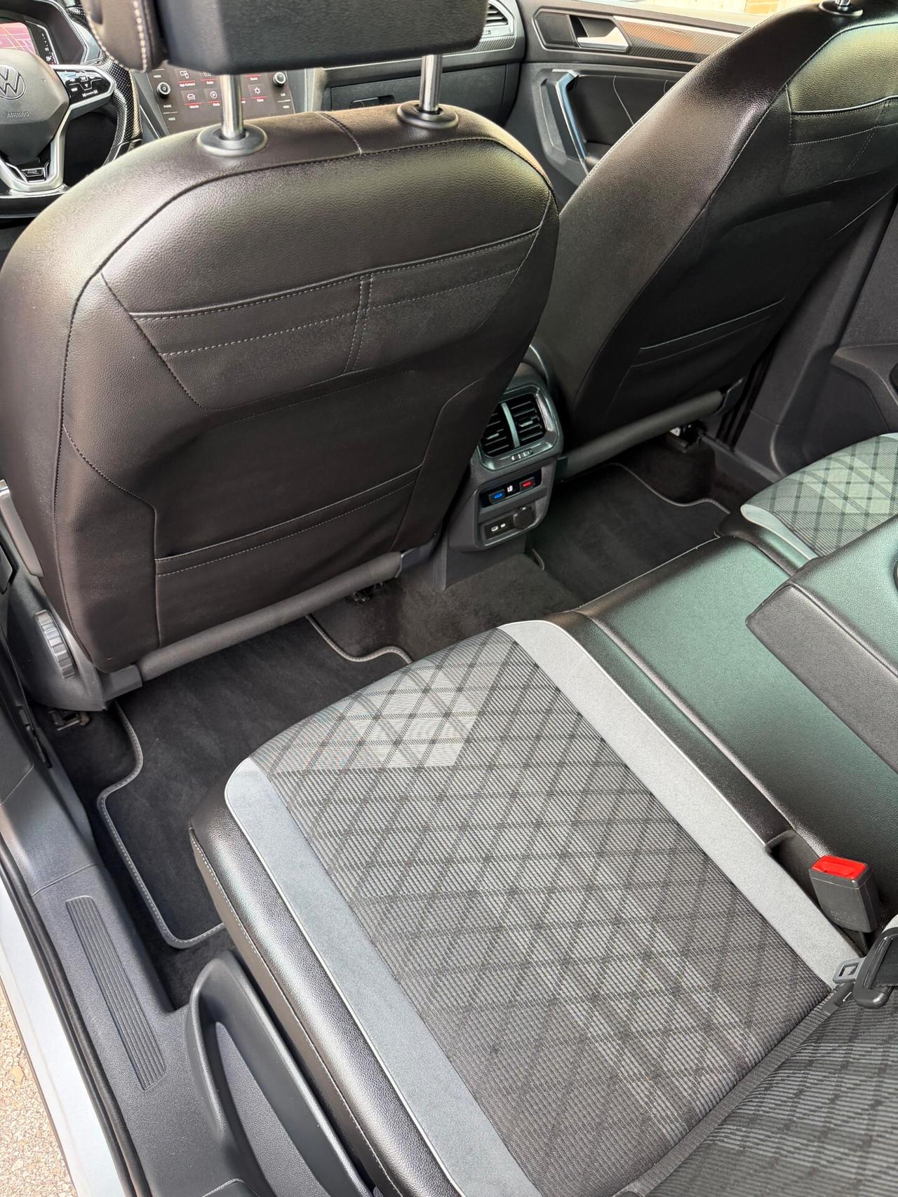 Volkswagen Tiguan 2.0 TDI 150 CV SCR DSG 4MOTION R-Line