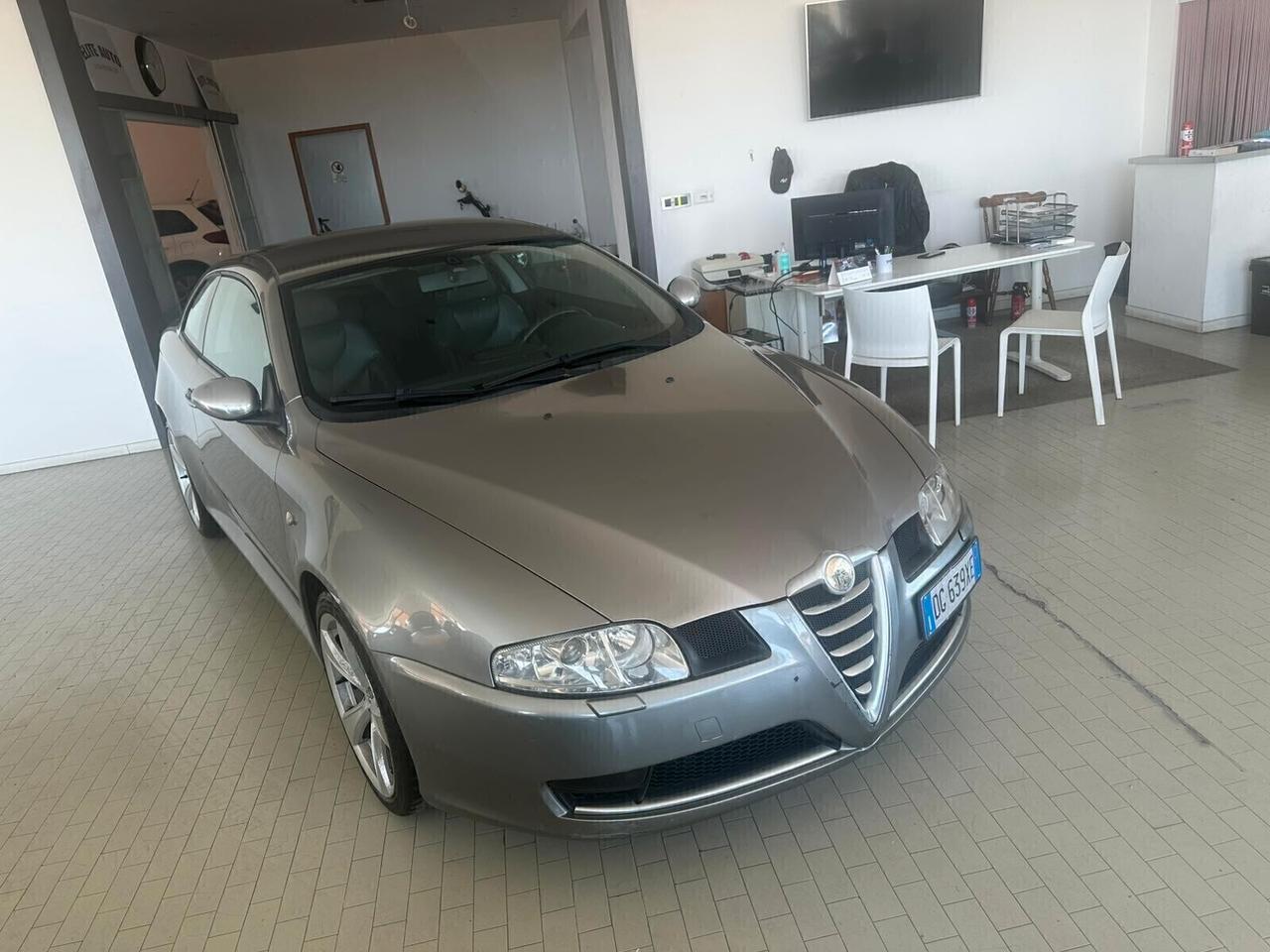 Alfa Romeo GT 1.9 JTDM 16V Distinctive Q2
